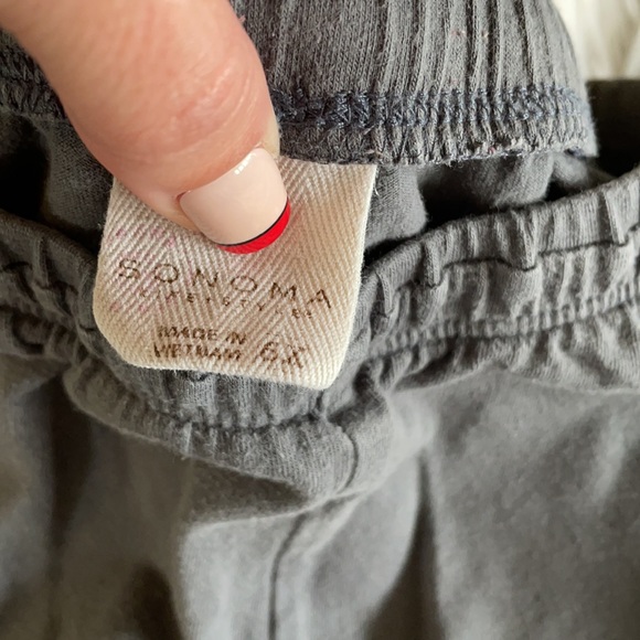 Sonoma Girls 6X leggings in gray with sequins lining both legs. - Picture 3 of 9